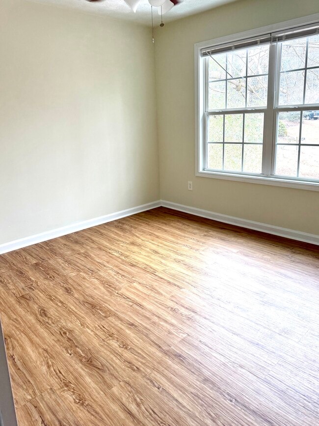 Building Photo - 389 Edgefield Dr