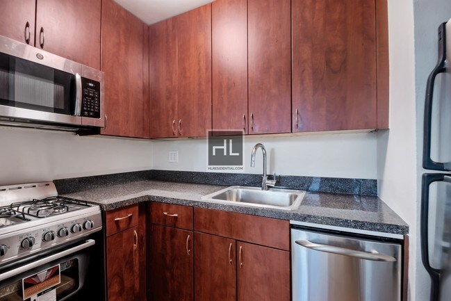 Building Photo - 77th Street