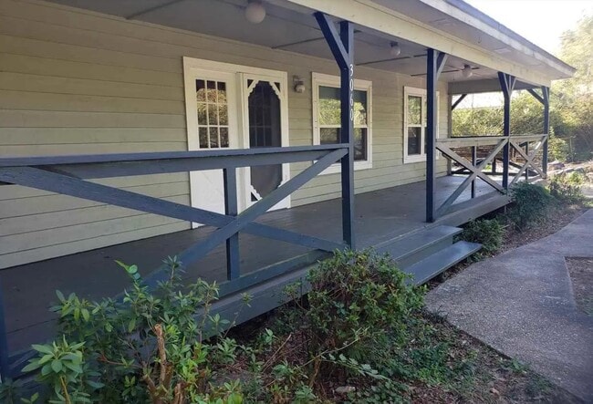 Building Photo - 3060 Robertson Rd