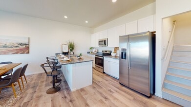 Building Photo - Jackson Heights Townhomes