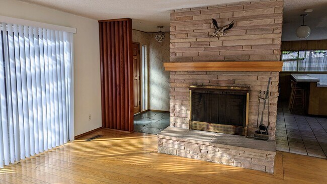 Foto del edificio - Spacious 4Bed/3Bath House Home in El Cerrito!