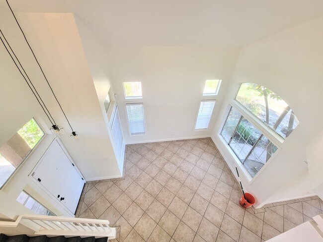 Foto del edificio - Gorgeous Paloma Del Sol Home - Newer paint...