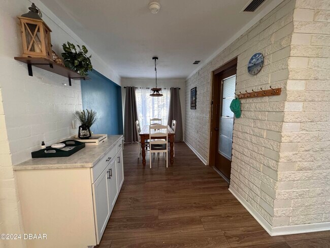 Building Photo - 24 Dolphin Ave