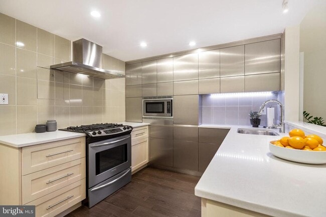 Building Photo - 1301 20th St NW