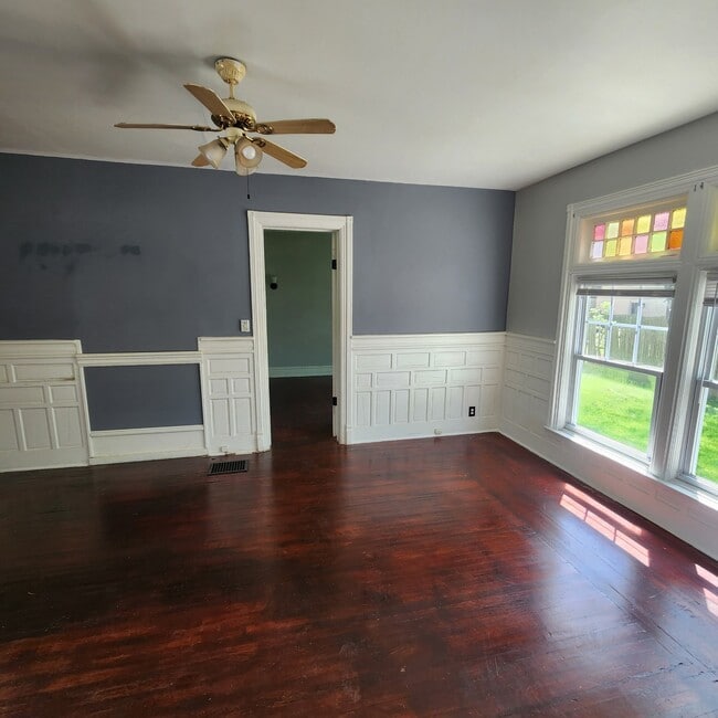 Building Photo - 678 Ridge Rd