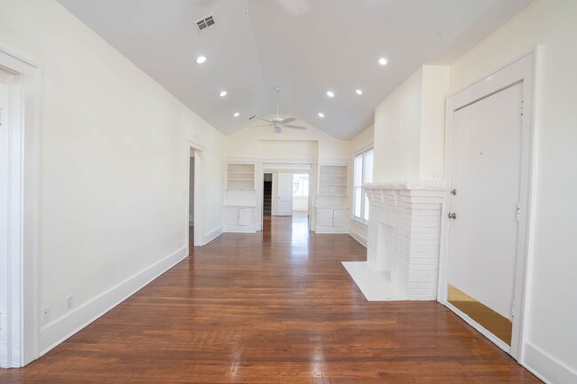 Building Photo - 241 W 14th St Duplex