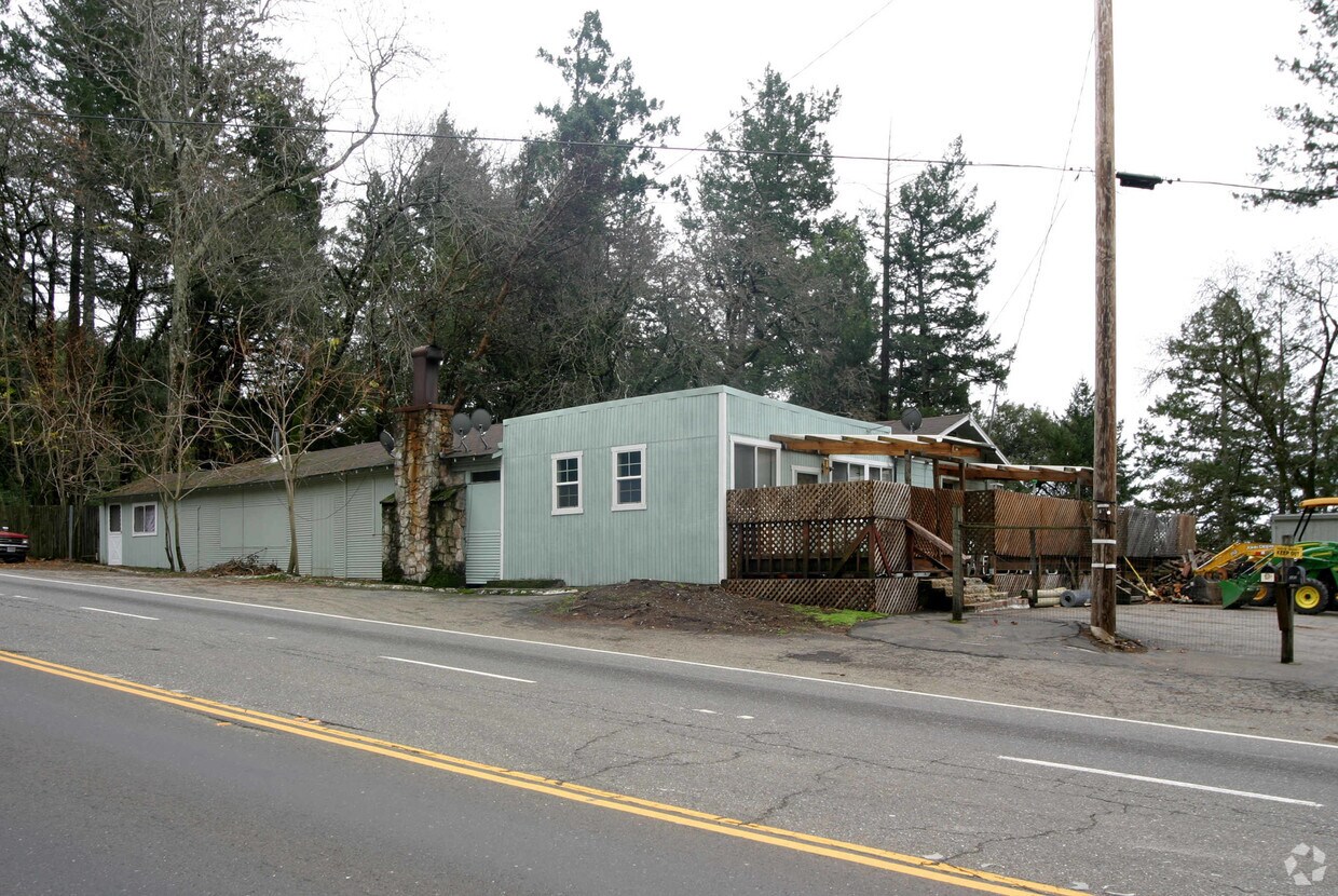 Primary Photo - 4410 Lake County Hwy