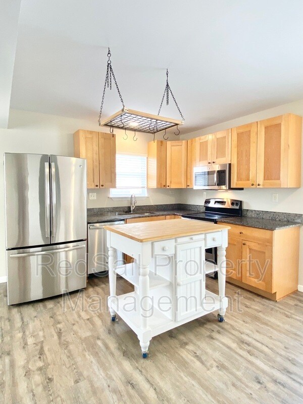 Foto del edificio - 214 Brightwood Ave