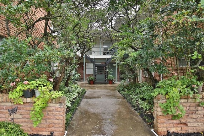 Building Photo - 8807 Timberside Dr