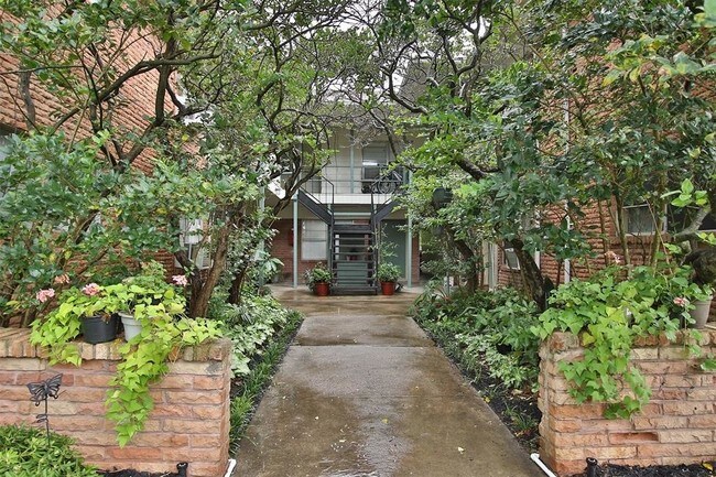 Foto del edificio - 8807 Timberside Dr