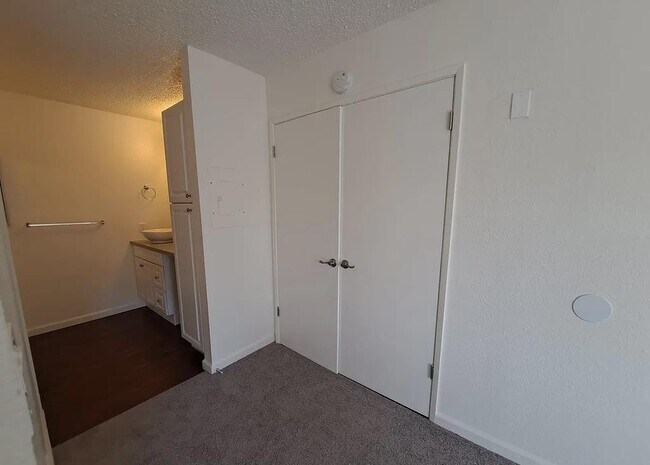 Foto del edificio - 10202 Black Mountain Rd