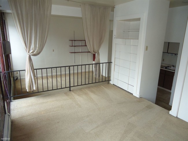Building Photo - 1 br, 1 bath Apartment - 300 Meyran Avenue 2B