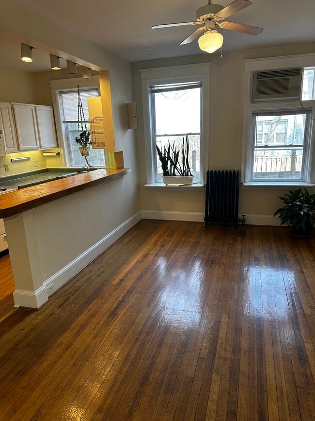 Building Photo - 1315 Park Rd NW