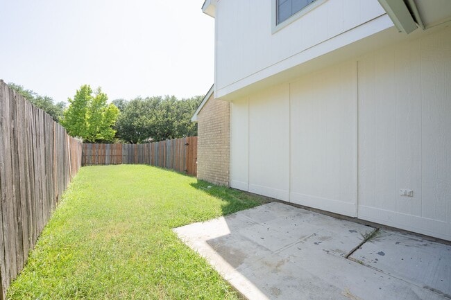 Building Photo - 1513 Liberty Ln