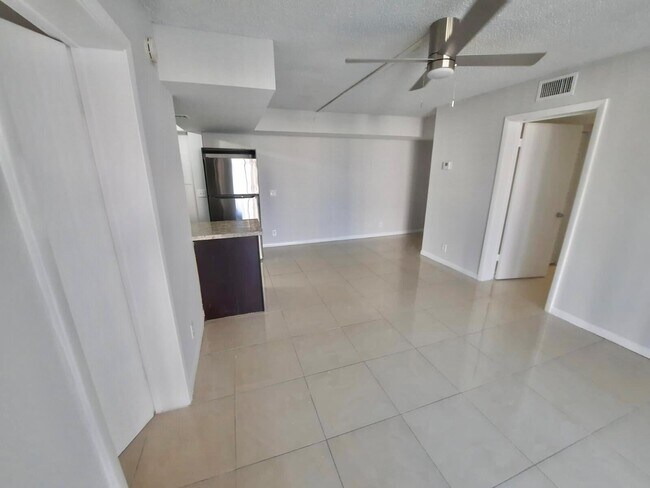 Building Photo - 706 Executive Center Dr