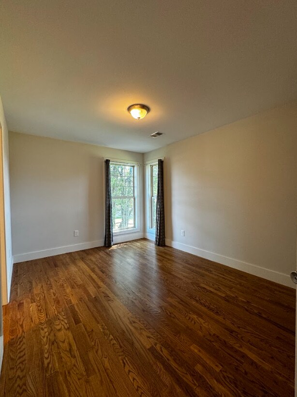 Foto del edificio - "Spacious 1-Bedroom, 2-Bath Apartment with...