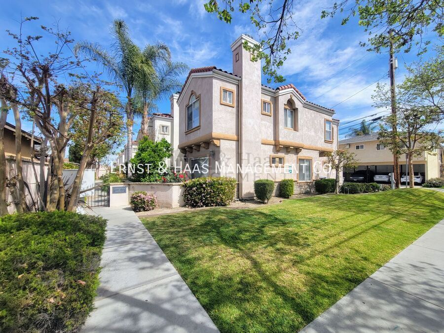 Primary Photo - Beautiful 3 Bedroom 2.5 Bath Lakewood Home...