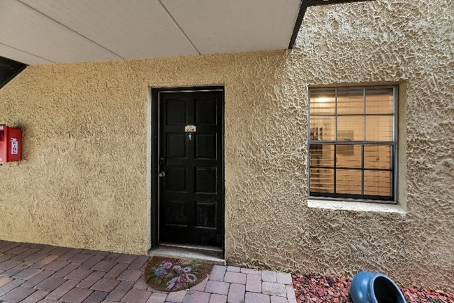 Foto del edificio - 5304 W Kennedy Blvd