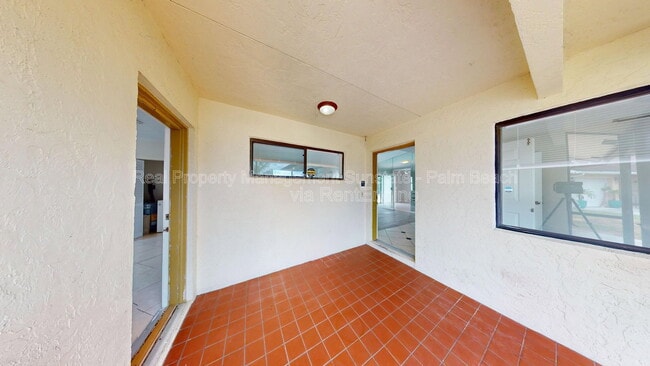 Building Photo - 609 White Water Dr