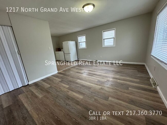 Building Photo - Cozy 3 Bed, 1 Bath Home with Main Floor La...