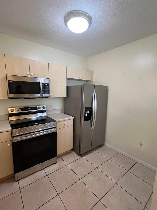 Foto del edificio - 1133 Golden Lakes Blvd