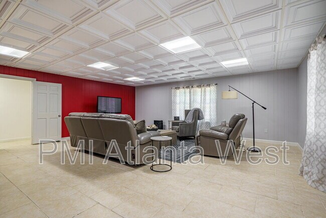 Foto del edificio - 2215 Spalding Dr