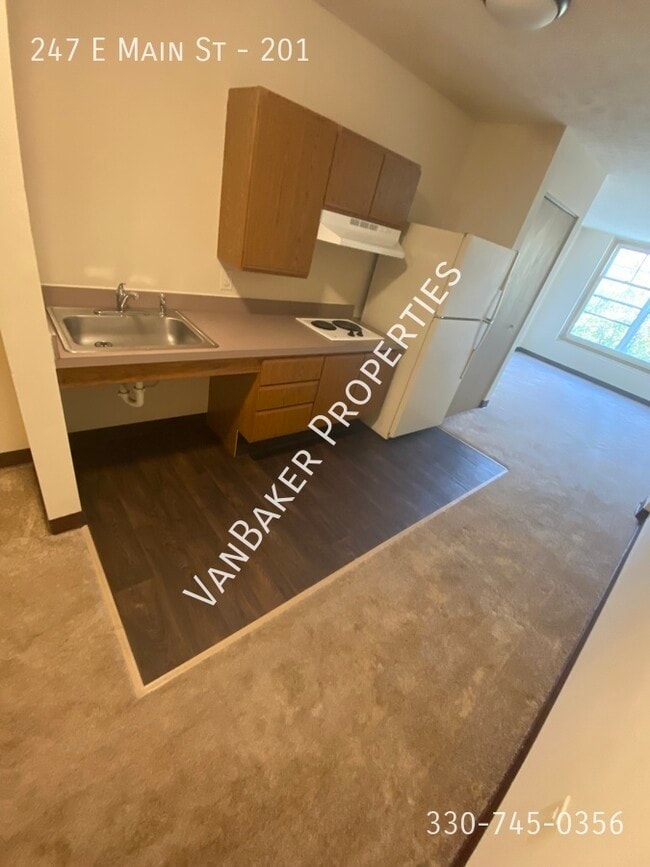 Foto del edificio - 247 E Main St