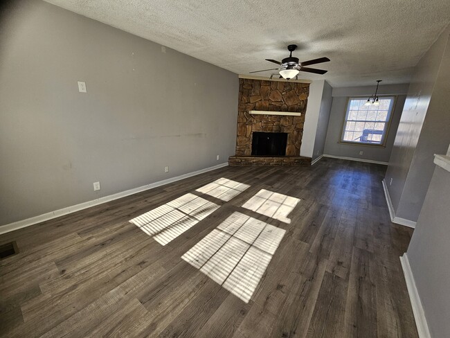 Foto del edificio - 504 Springmont Blvd