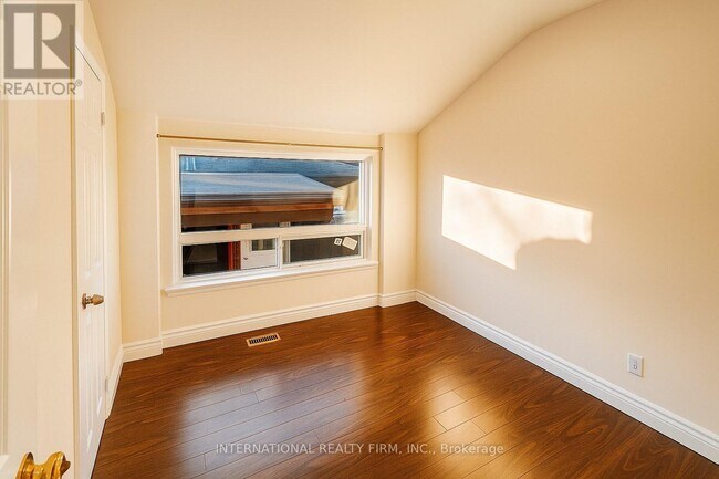 Building Photo - 9 Benshire Dr