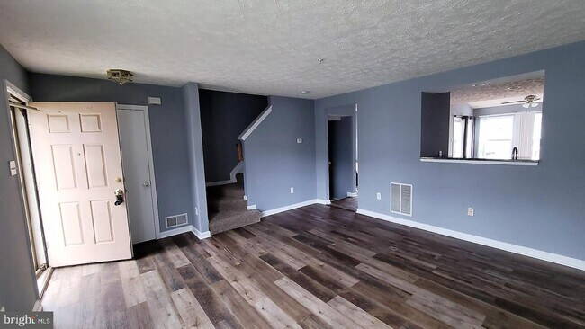 Building Photo - 12 Gemstone Ct