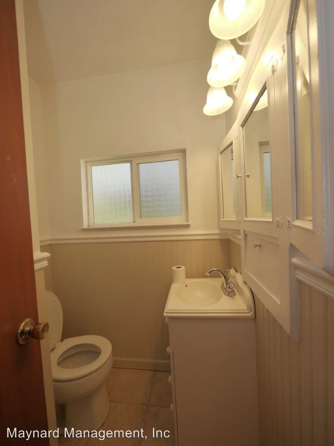 Building Photo - 2 br, 1.5 bath House - 8197 Main St.