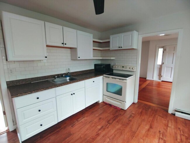 Building Photo - 124 Bridgeport Ave, #1