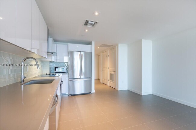 Building Photo - 1600 NE 1st Ave