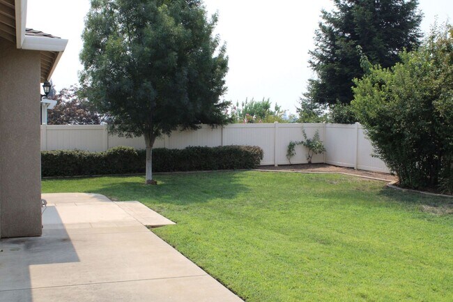 Building Photo - 4 BED/2 BATH IN THE SUNSET AVENUES SUBDIVISION