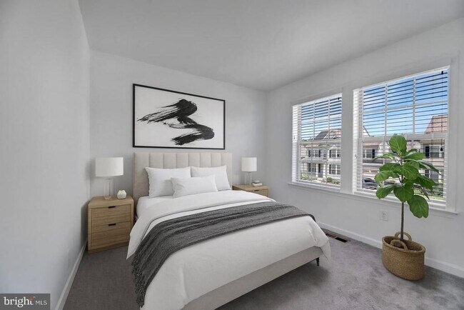 Foto del edificio - 8008 Hubble Dr