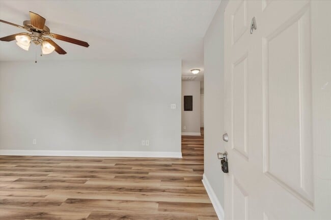 Building Photo - 333 Rossview Rd