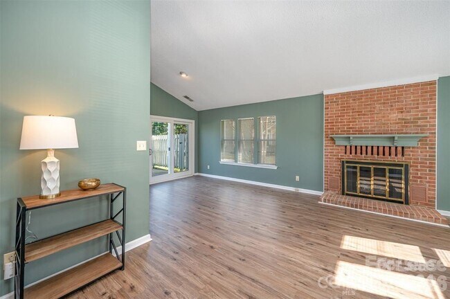 Foto del edificio - 2745 Von Thuringer Ct