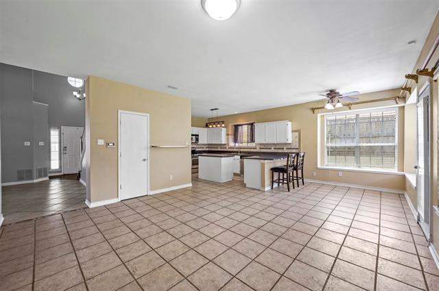 Building Photo - 2738 Claremont Dr