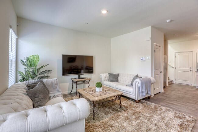 Building Photo - Furnished Henderson 3BR w/ Community Pool ...