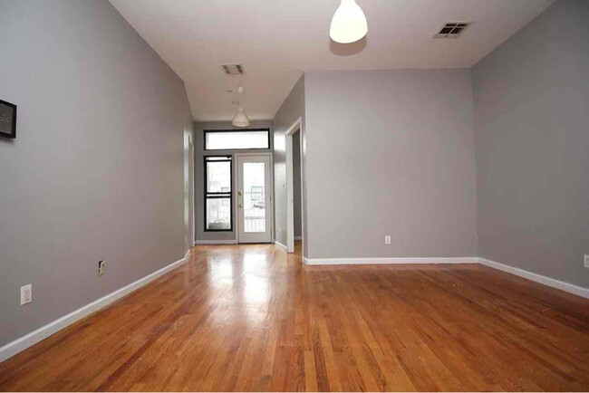 Foto del edificio - 1464 Bushwick Ave
