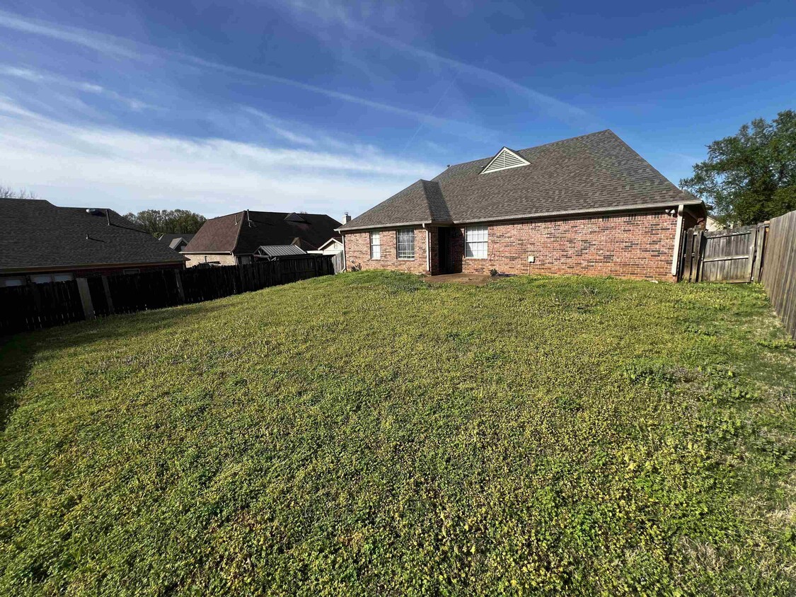 Foto del edificio - 1072 Red Fern Cir W
