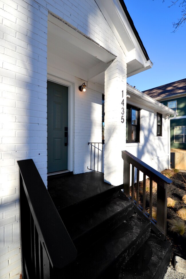 Foto del edificio - 1435 Bouldercrest Rd SE