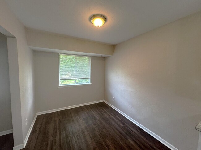 Foto del edificio - 1401 Lazy Brook