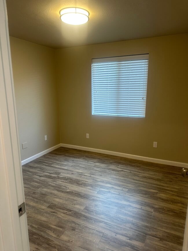 bedroom - 100 Maple St