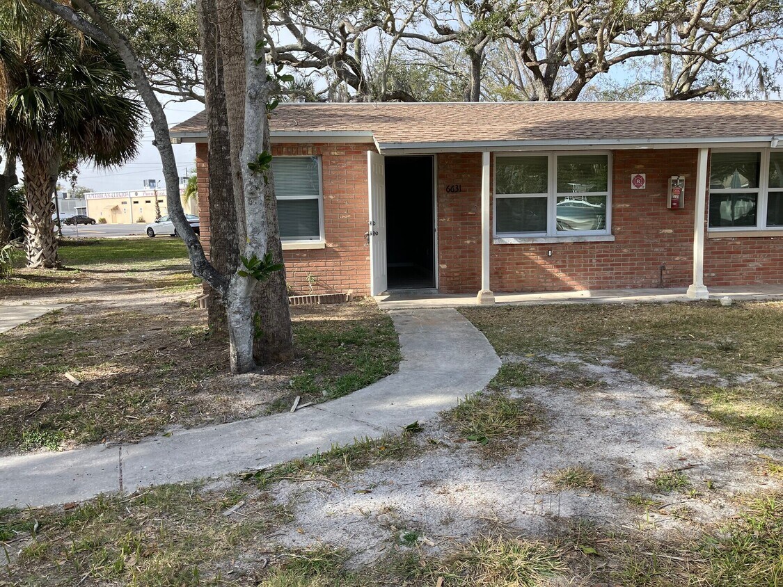 Primary Photo - 6640 Veterans Dr