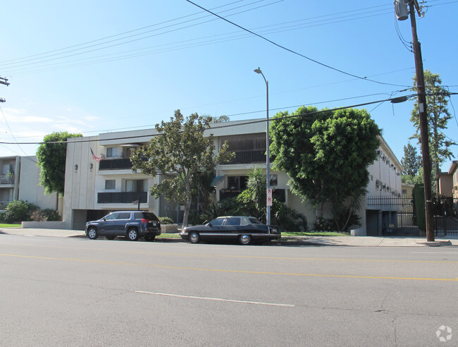 Building Photo - 18600 Burbank Blvd