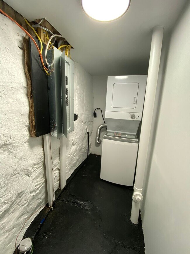 Foto del edificio - Available July - Completely renovated 3 bedroom home!