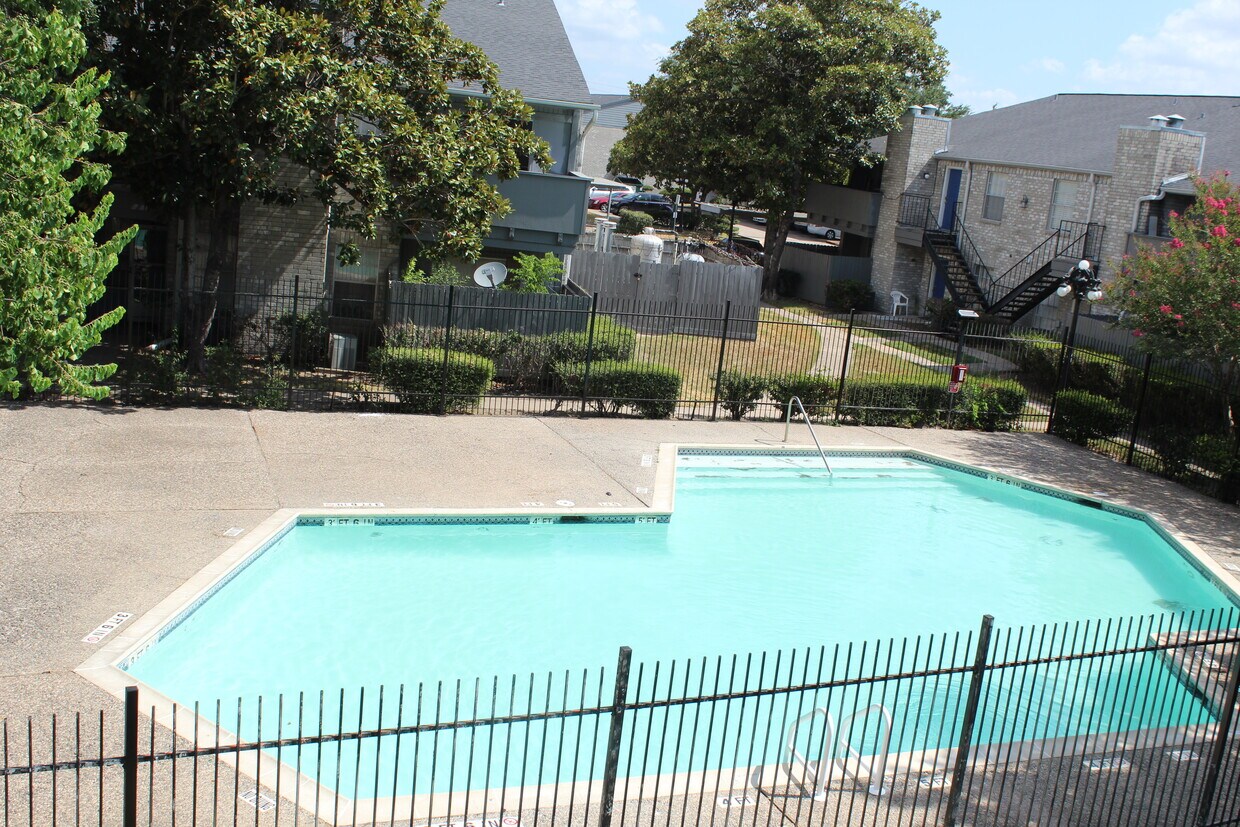 Primary Photo - 9700 Leawood Blvd