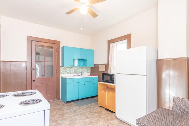 Kitchen - 524 Franklin St