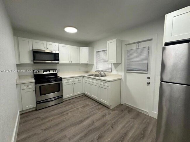 Building Photo - 3700 NE 22nd Ave